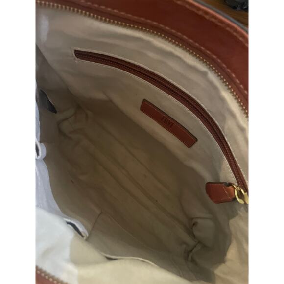 FRYE Messenger Crossbody Purse Bag Cognac Leather Top Zip - Picture 5 of 9